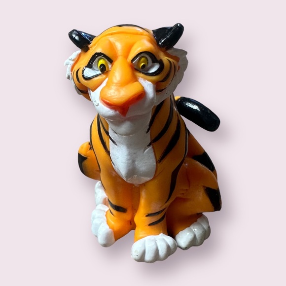 Vintage Aladdin Princess Jasmine’s Tiger Rajah 3.5” PVC Figure Toy Cake Topper - Picture 2 of 5